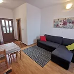 Uncle Apartment
