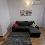 Uncle Apartment
